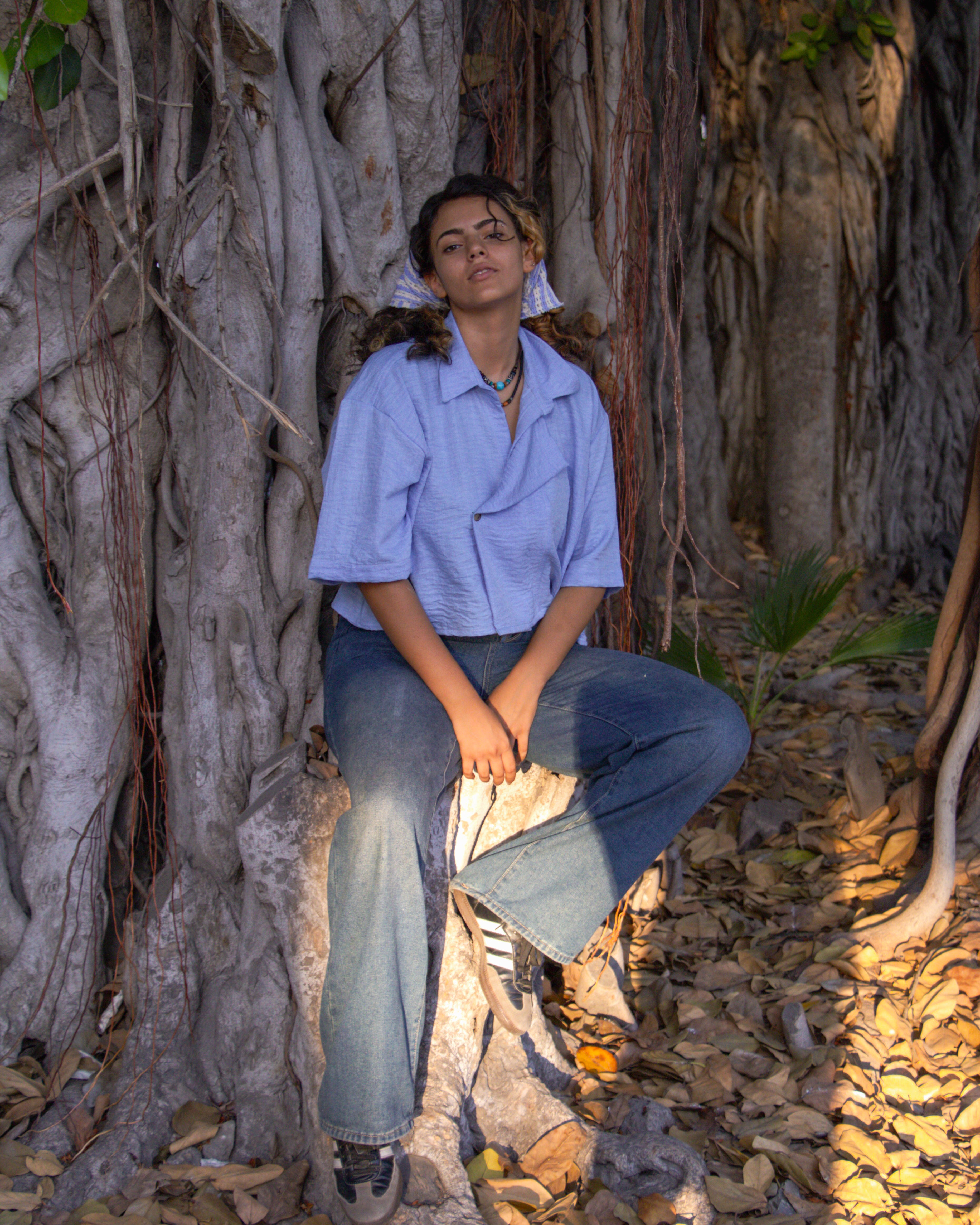 SHORT SLEEVE CROSS COLLAR: BLUE SKY