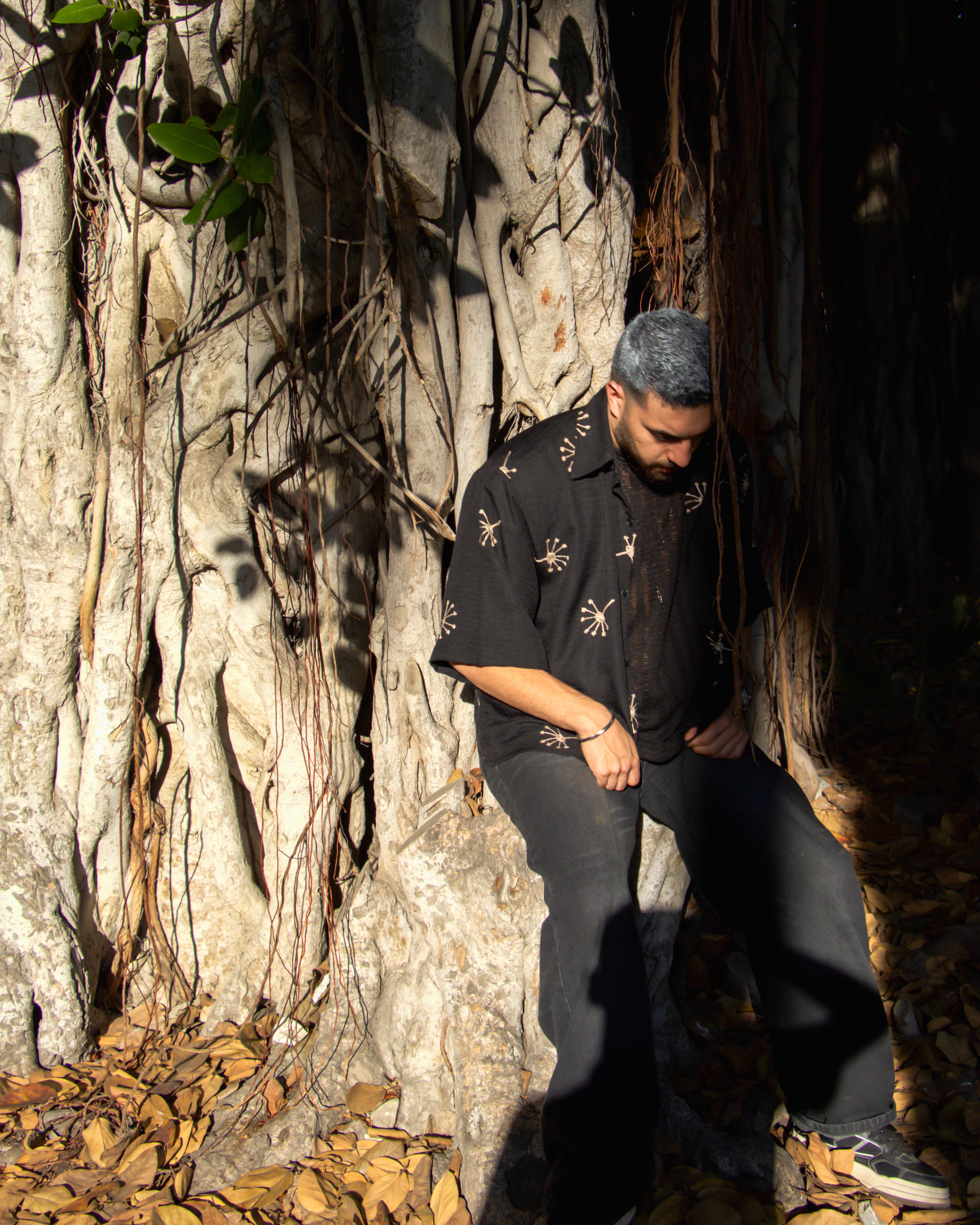 SHORT SLEEVE SHIRT: BOHO PATTERNED CHARCOAL