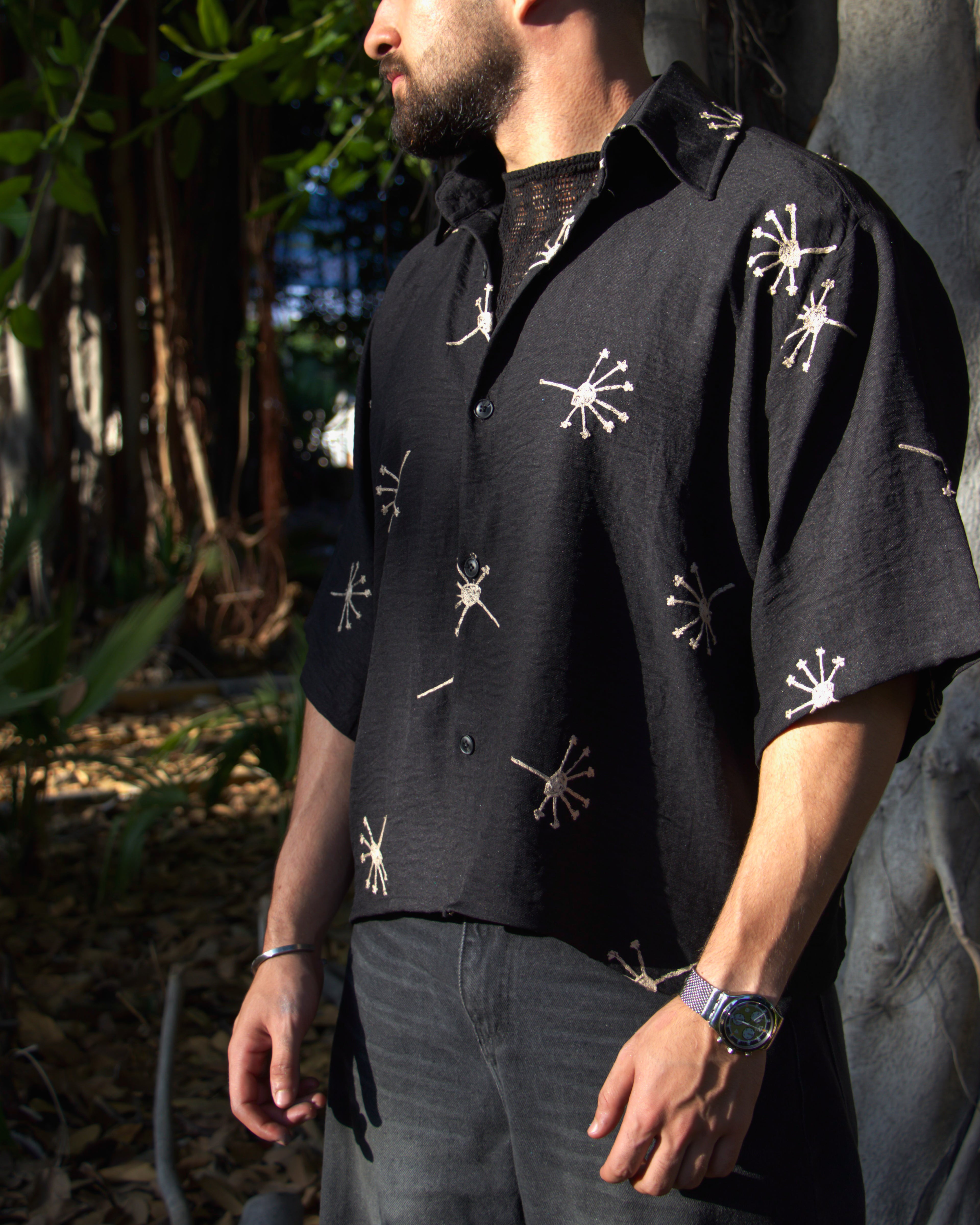 SHORT SLEEVE SHIRT: BOHO PATTERNED CHARCOAL
