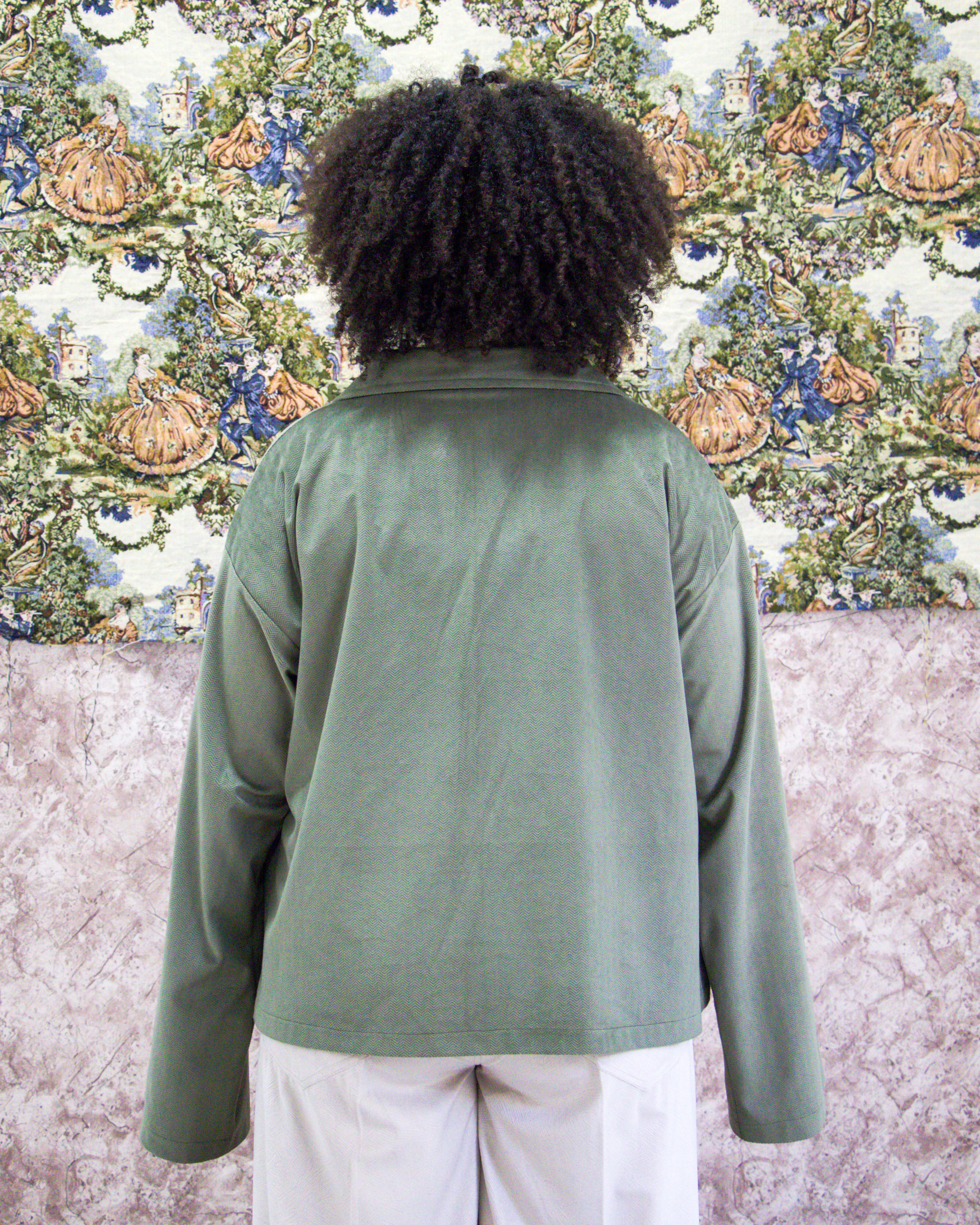 LIGHTWEIGHT JACKET: OLIVE GREEN