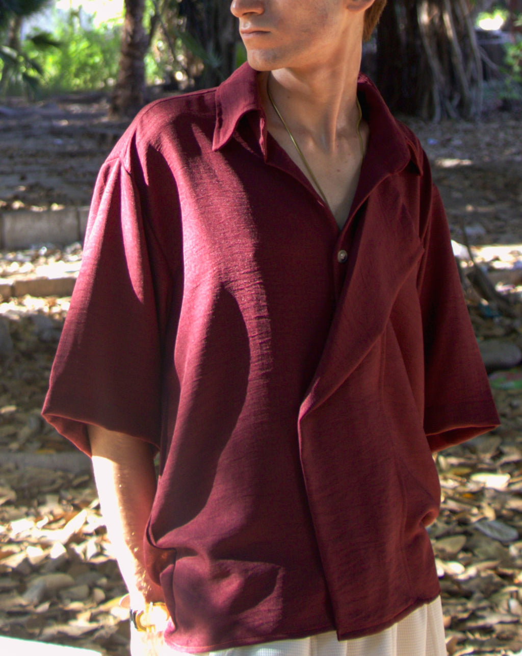 SHORT SLEEVE CROSS COLLAR SHIRT: RED WINE