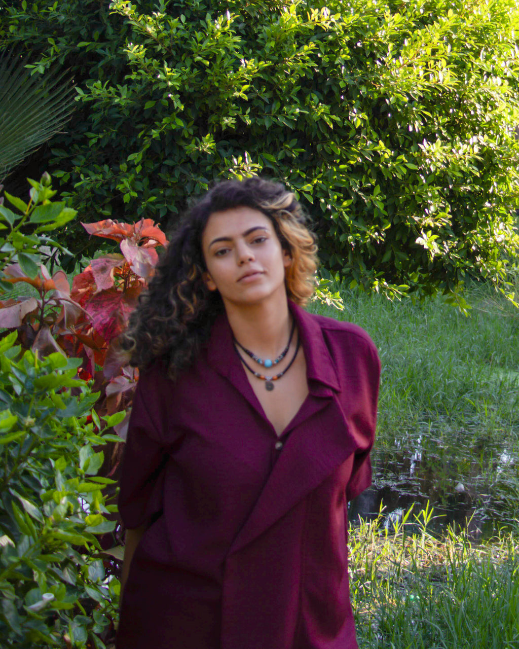 SHORT SLEEVE CROSS COLLAR SHIRT: RED WINE