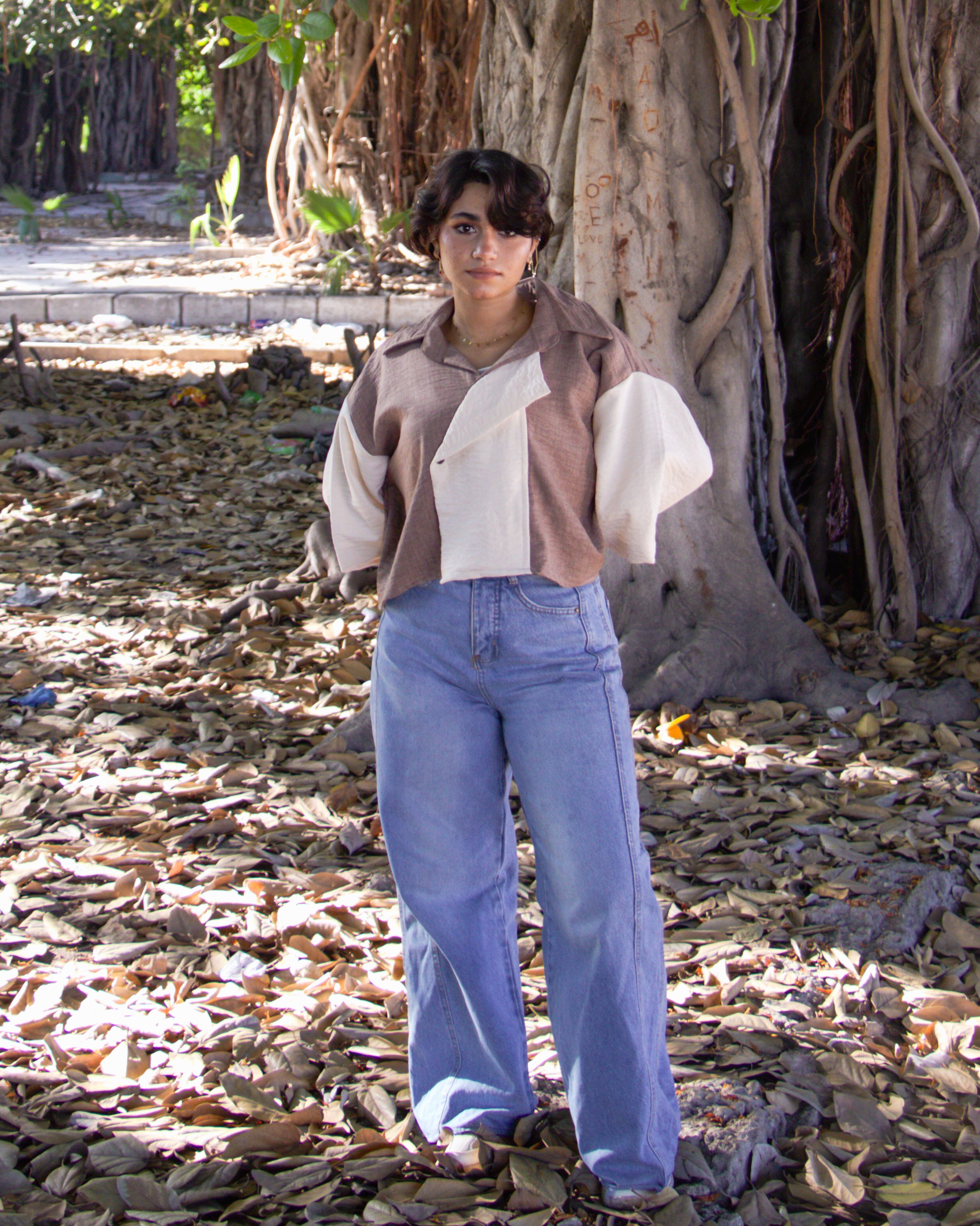 SHORT SLEEVE CROSS COLLAR: ROCK & SAND