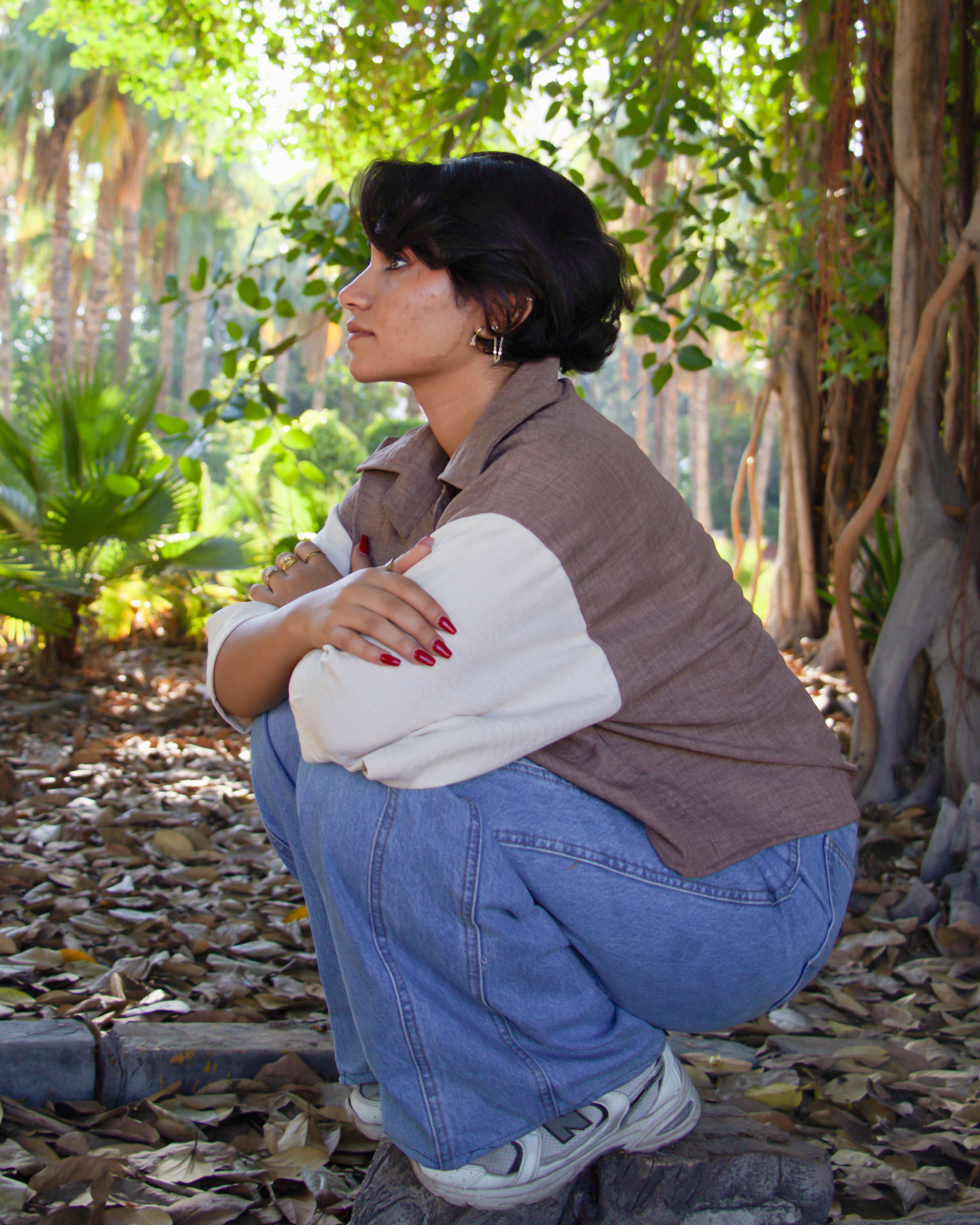 SHORT SLEEVE CROSS COLLAR: ROCK & SAND